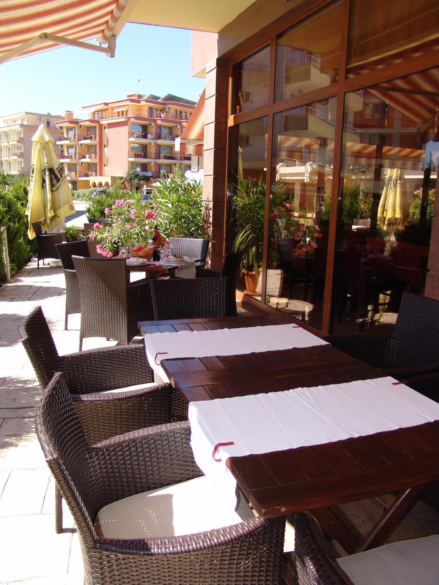 Hotel Buena Vissta Primorsko Buitenkant foto